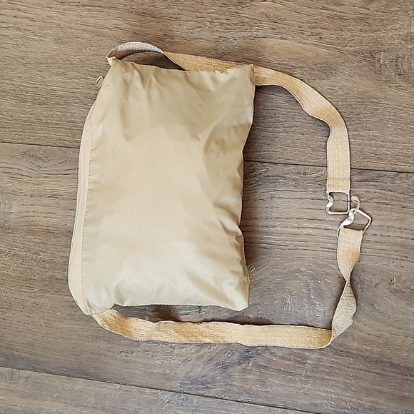 Lacoste Izod Vintage Packable Windbreaker 1/4 Zip Belt Bag Men's Tan size Medium - Picture 8 of 8